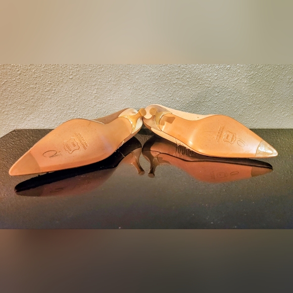 Stuart Weitzman Elegant Tan Women's Heels - Picture 3 of 7